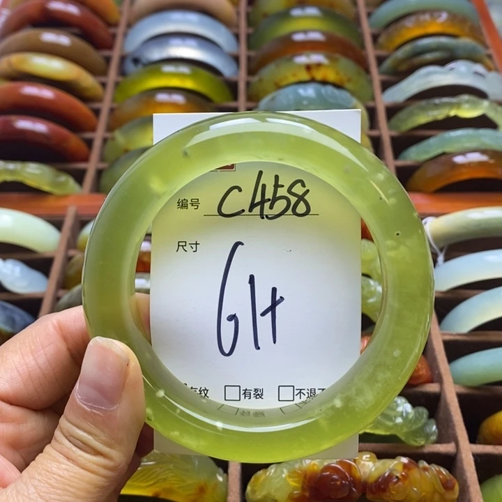 蛇纹石玉手镯未镶嵌