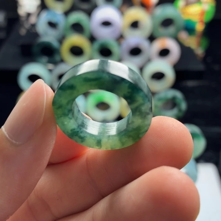 定制翡翠未镶嵌戒指