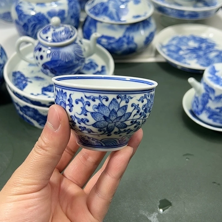 微瑕柴窑点工缠枝花卉马蹄杯