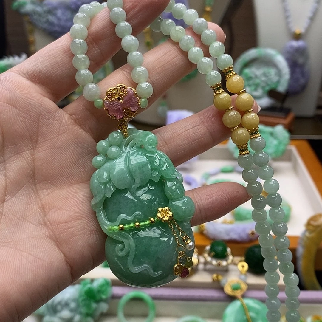 颈饰未镶嵌翡翠天然