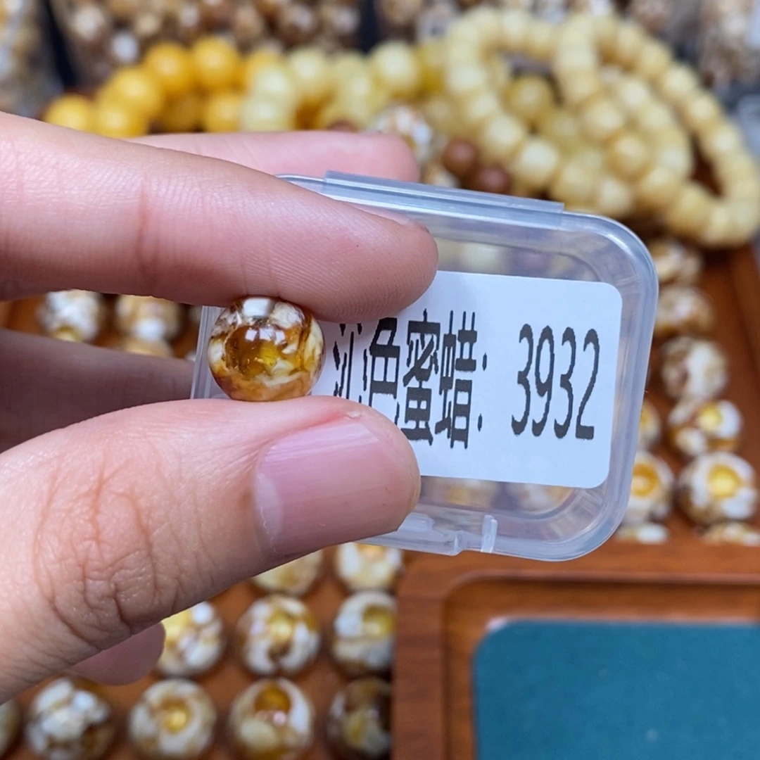 蜜蜡未镶嵌珠宝奇石3922