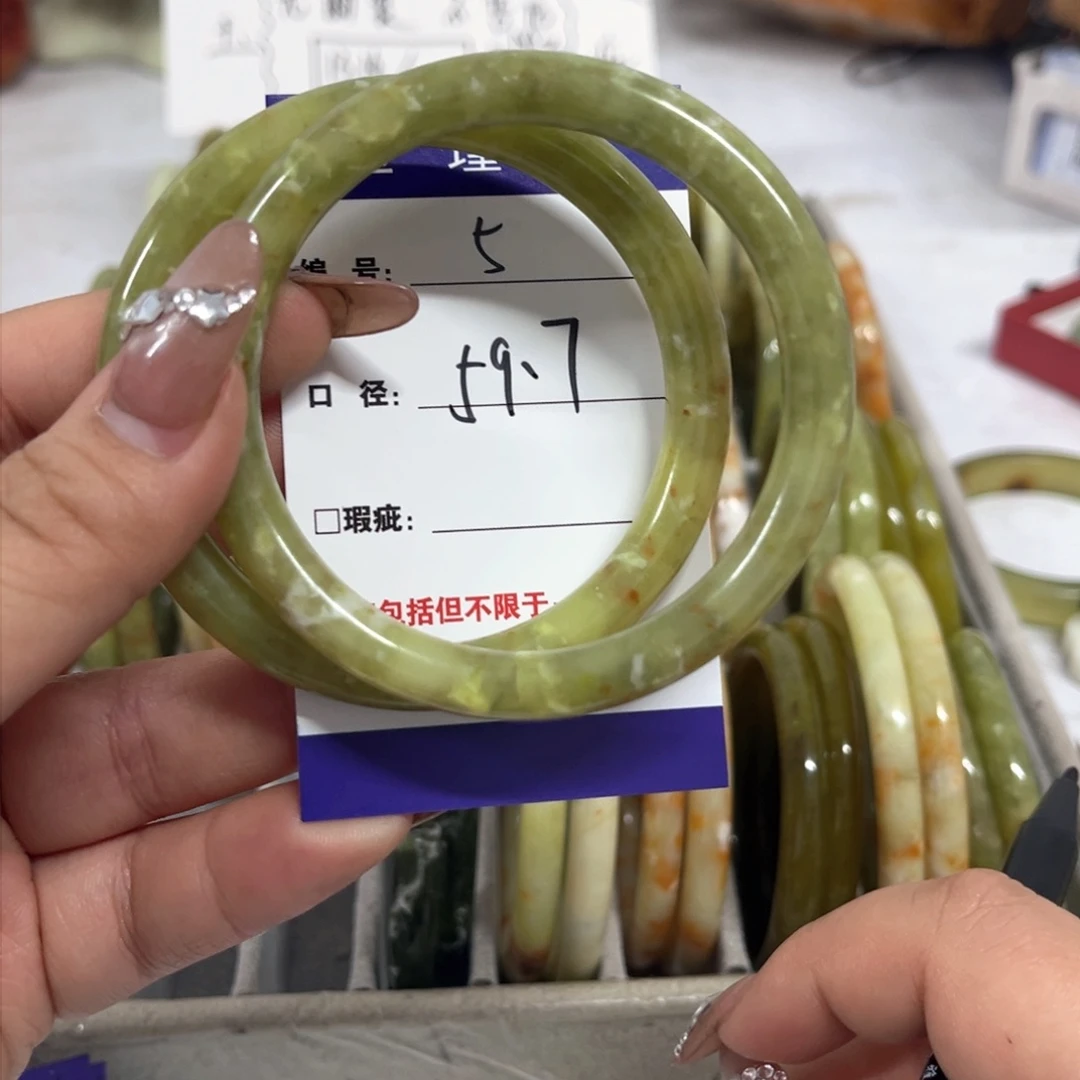 蛇纹石玉手镯未镶嵌