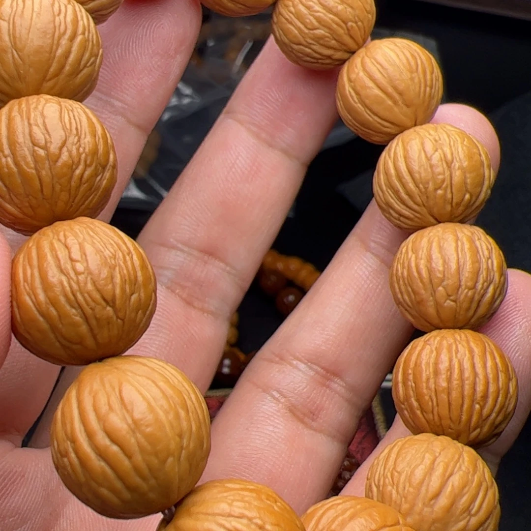 大***伟猴头核桃吊坠哦了咯