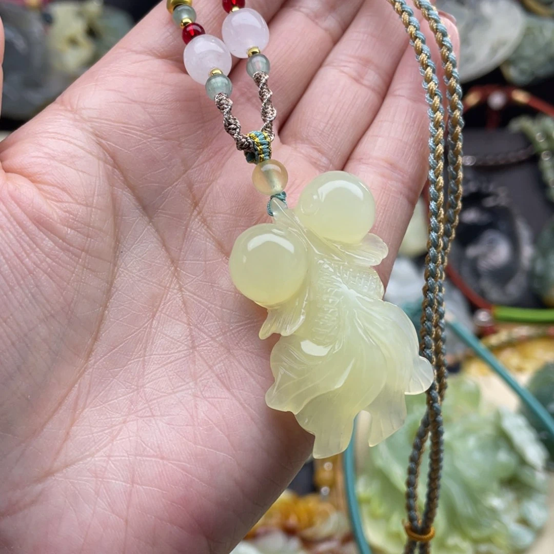 蛇纹石玉颈饰未镶嵌