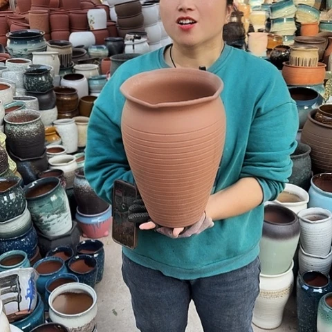 口20高31瑕疵底部鼓包。