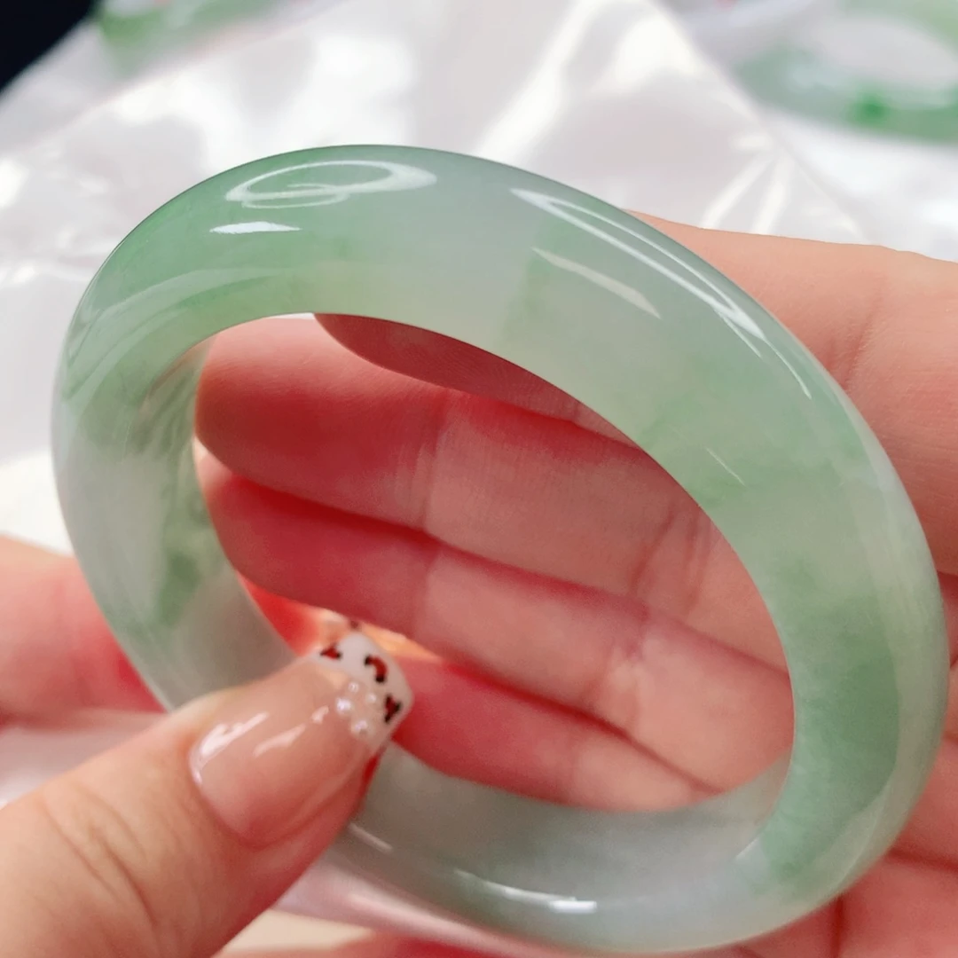 翡翠手镯未镶嵌圈口55.5