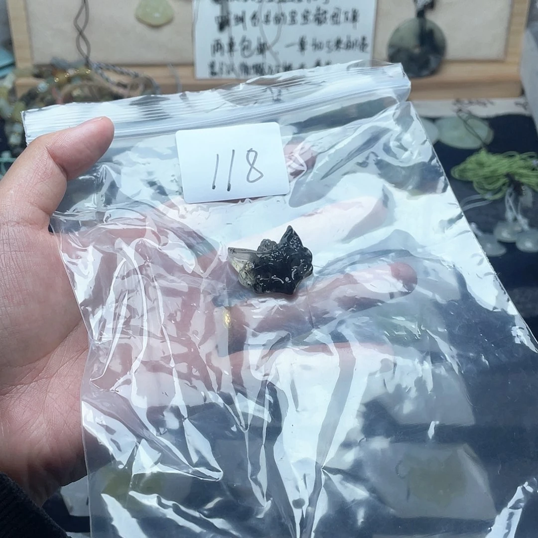 蛇纹石玉颈饰未镶嵌麦**瑟