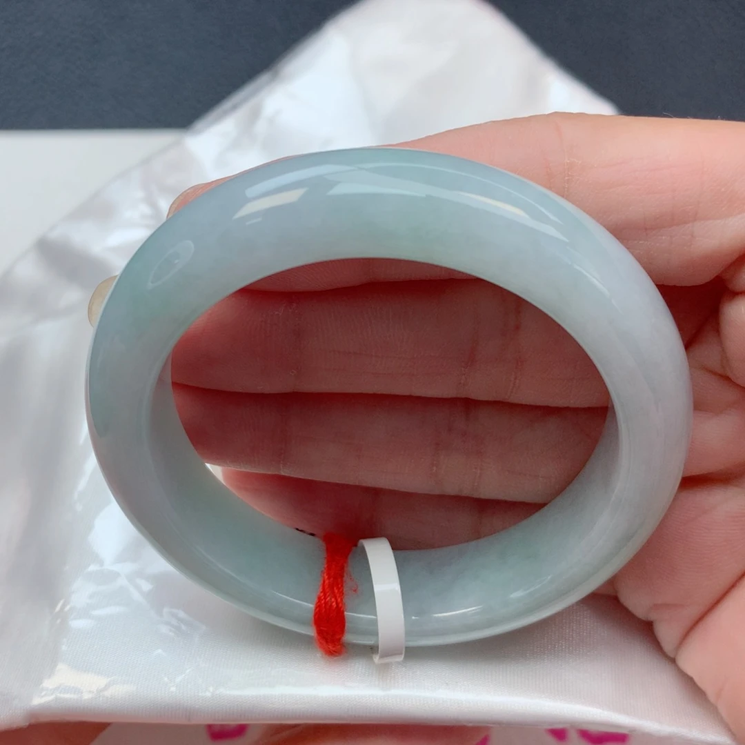 未镶嵌手镯翡翠51圈细糯淡绿底有纹