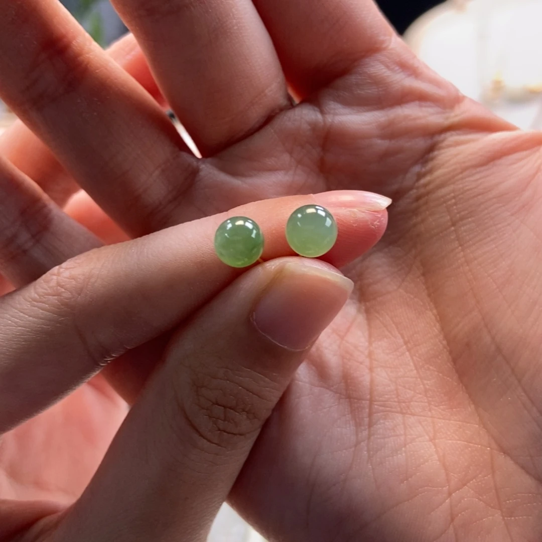 和田玉银S925镶嵌耳饰卡六碧玉