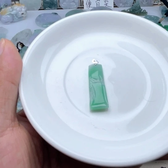 翡翠未镶嵌颈饰翡翠竹节