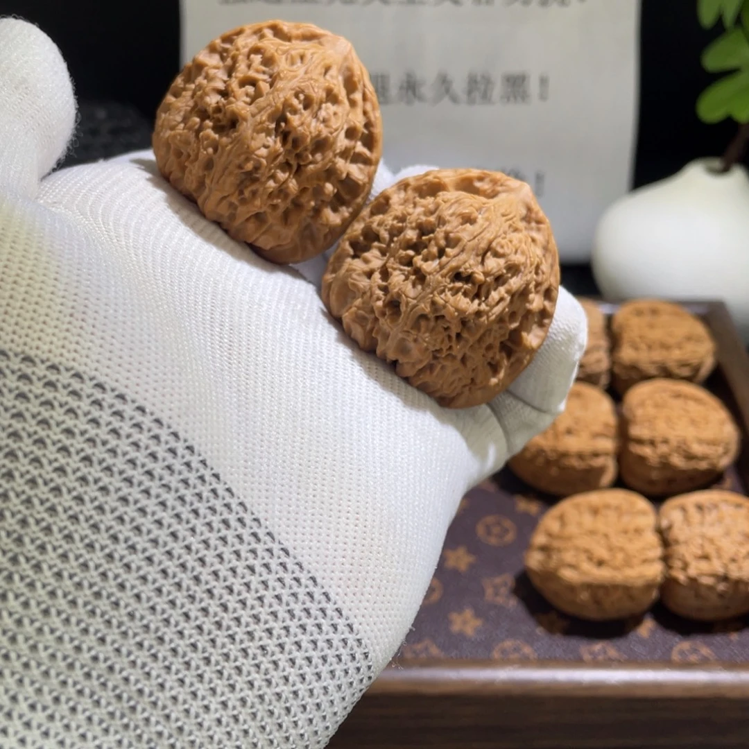 文玩核桃吊坠42正三角