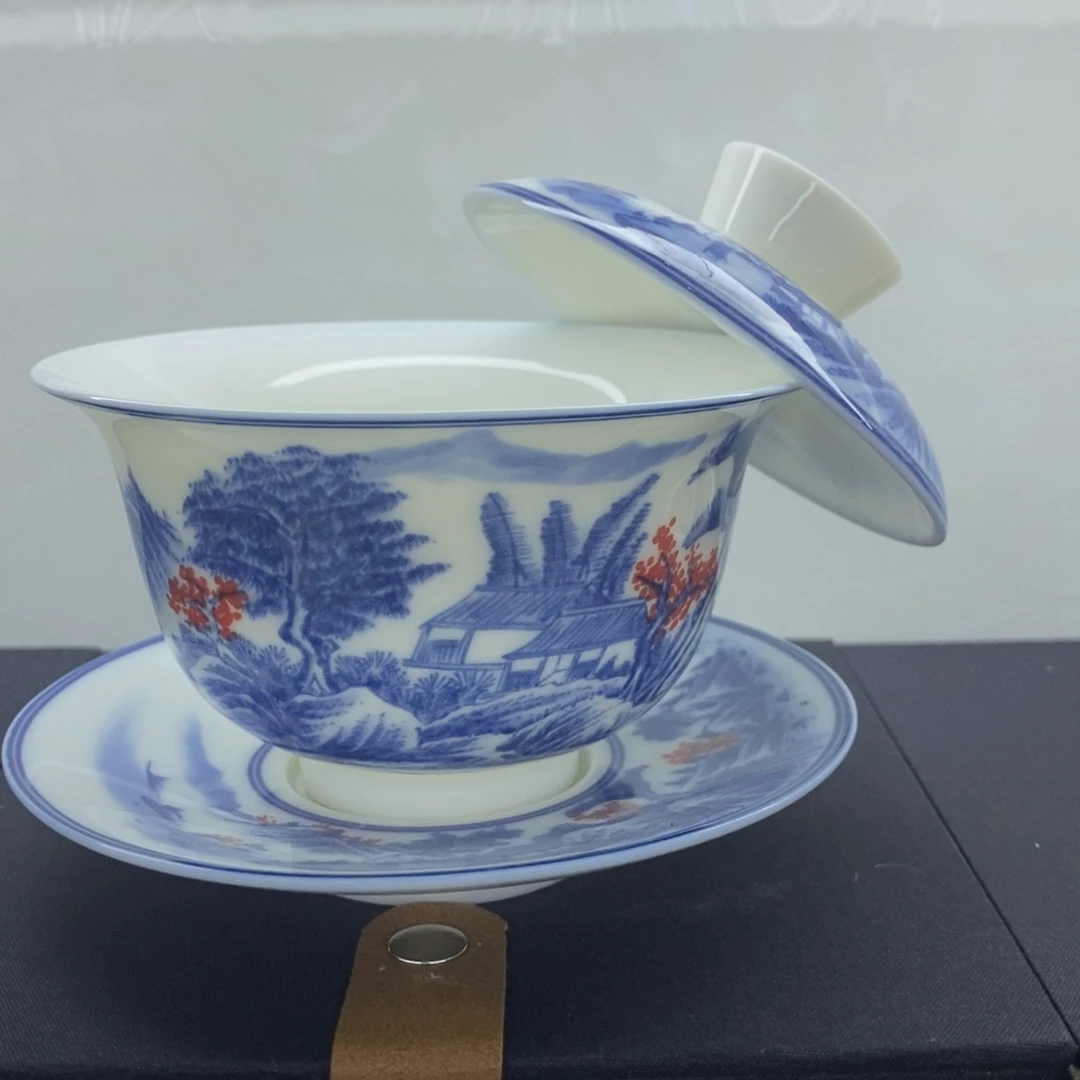 手绘盖碗很漂亮呢，鱼