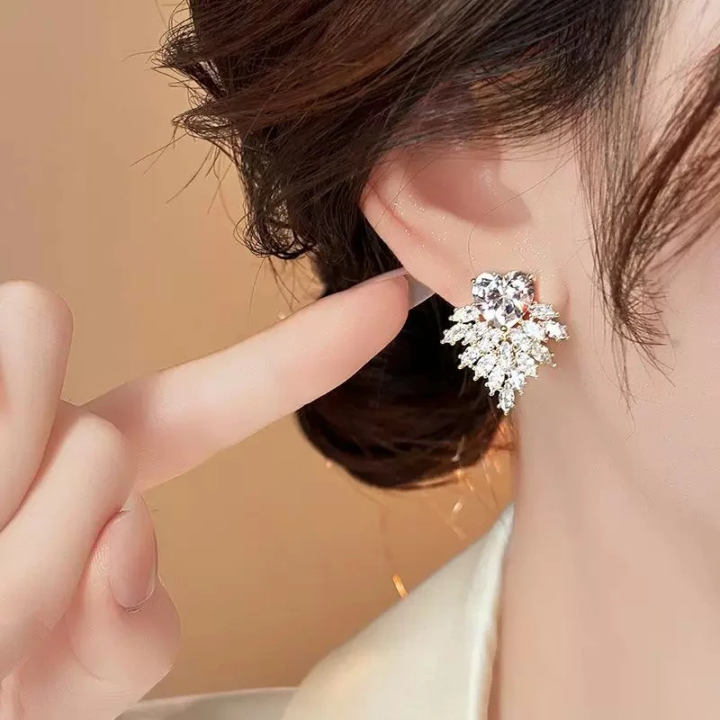 铜合金耳饰 锆石爱心耳钉法式复古轻奢气质耳饰小众高级感女N2310