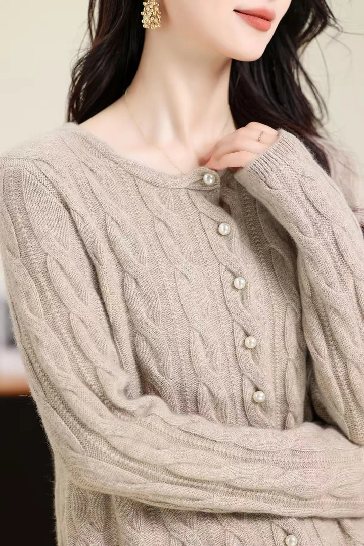 100%山羊绒衫女士新款外搭圆领绞花针织外套 7A092