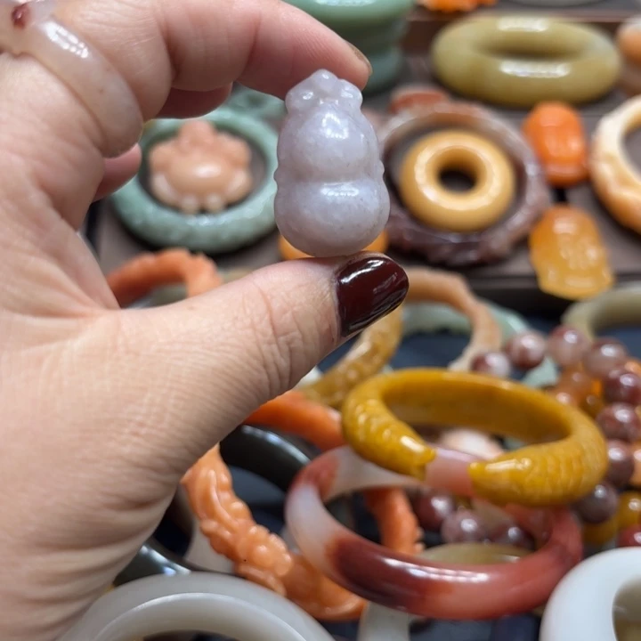 石英岩玉合金颈饰