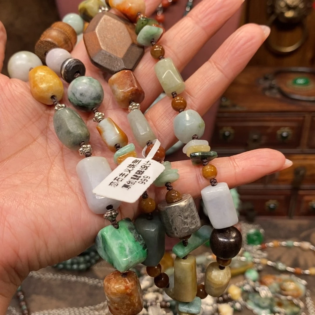 翡翠吊坠(赠链)未镶嵌