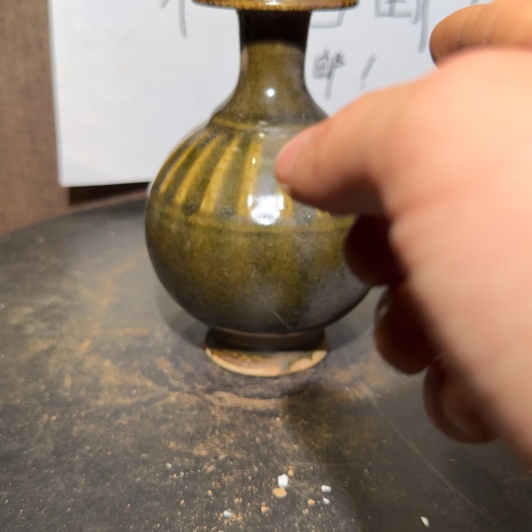 漂亮的小瓷瓶子在这里