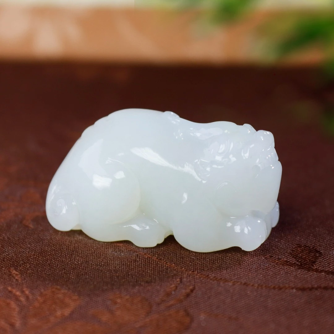 和田玉黑山招财貔貅吊坠