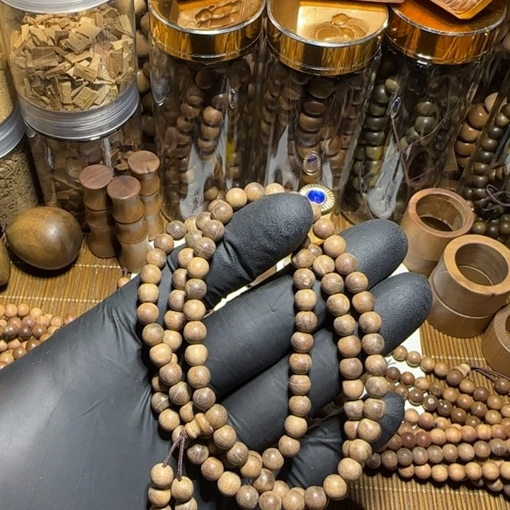 檀香木其他老山檀香0.6×108瑕疵