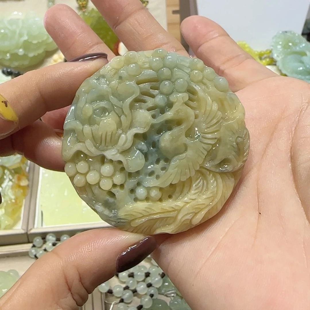 未镶嵌蛇纹石玉吊坠