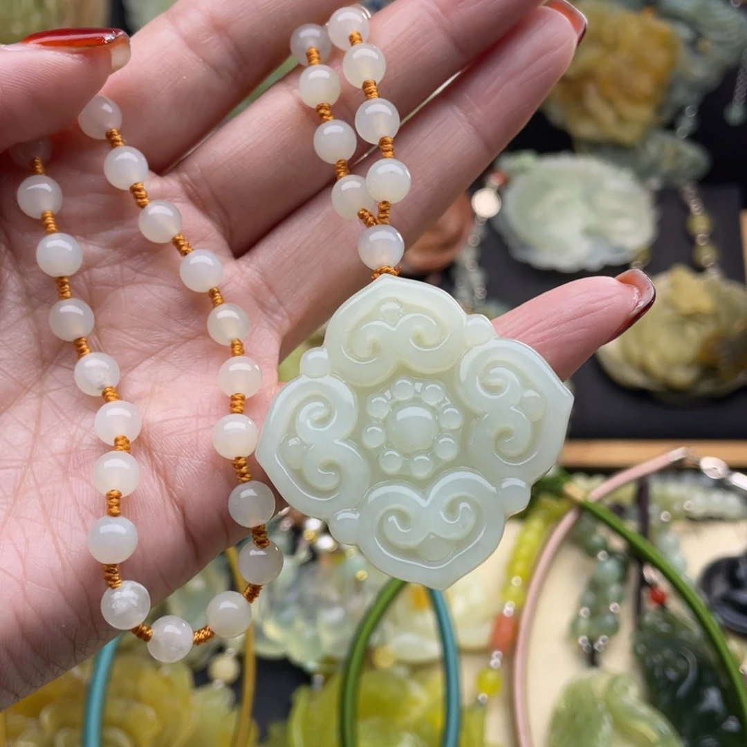 蛇纹石玉颈饰未镶嵌