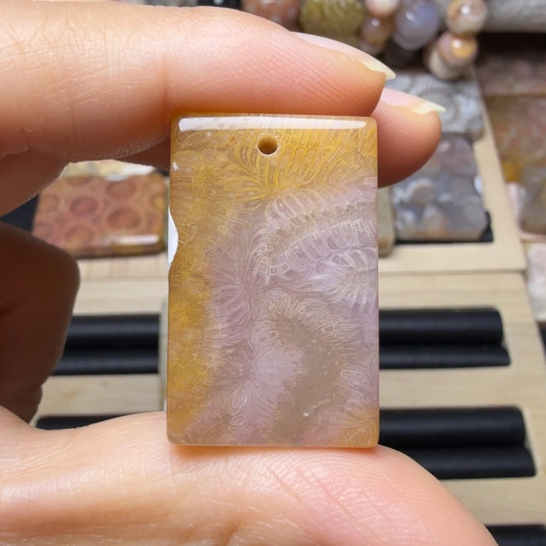 硅化玉未镶嵌好美的粉紫糖，有纹裂特价