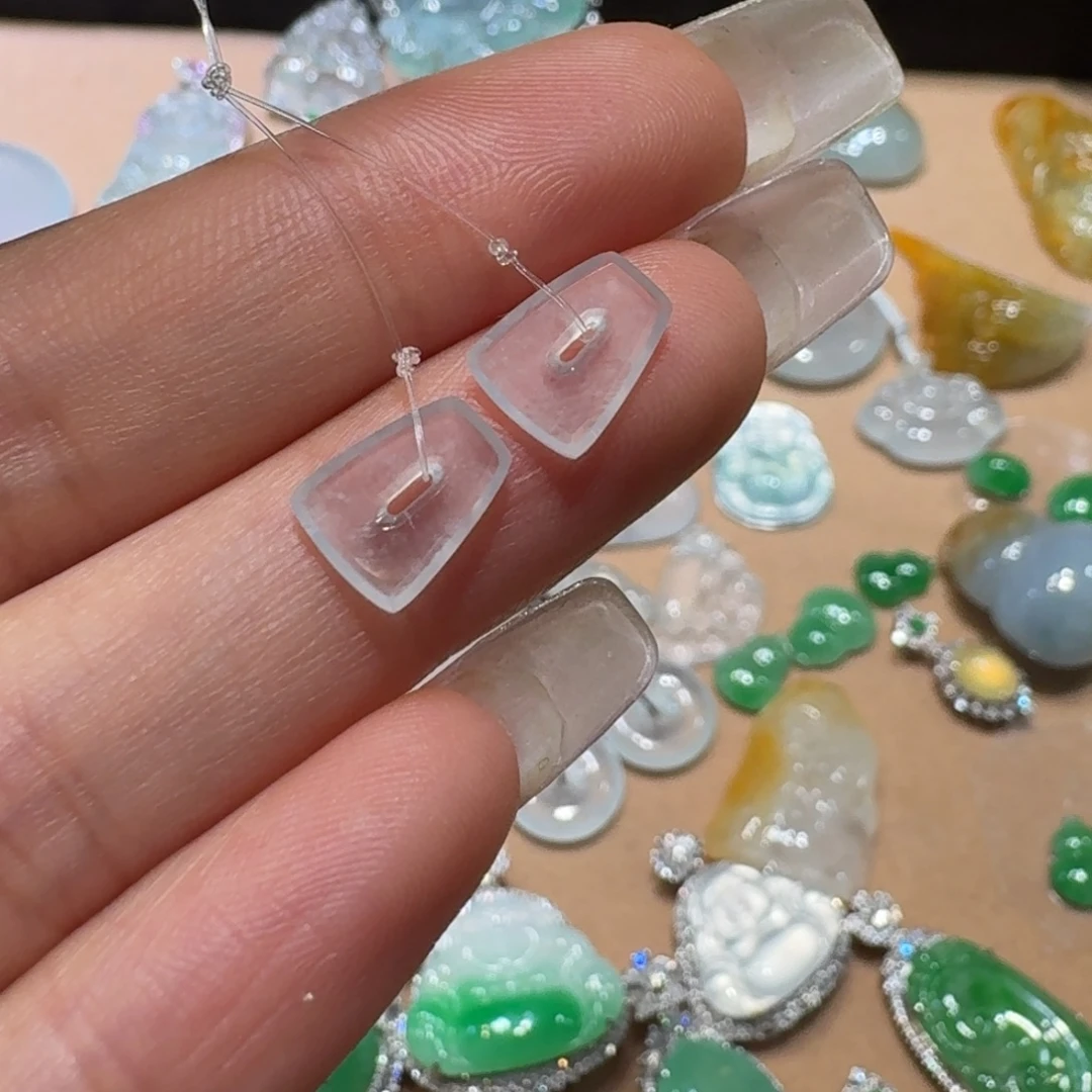 翡翠未镶嵌颈饰高冰福贝