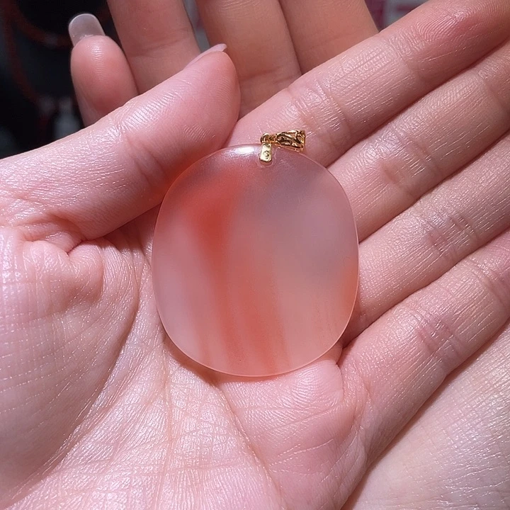 南红玛瑙原矿南红杨柳冰飘18k扣头无事牌18K金镶嵌