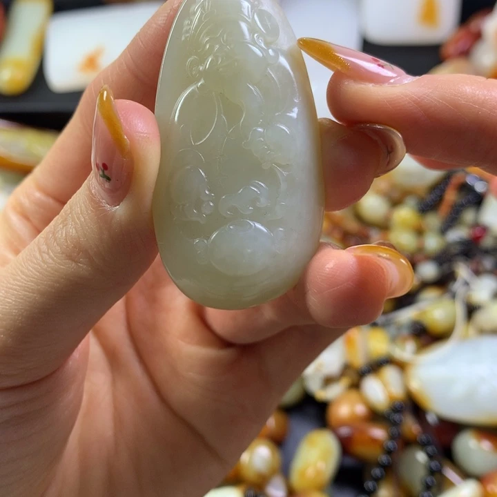 和田玉颈饰未镶嵌