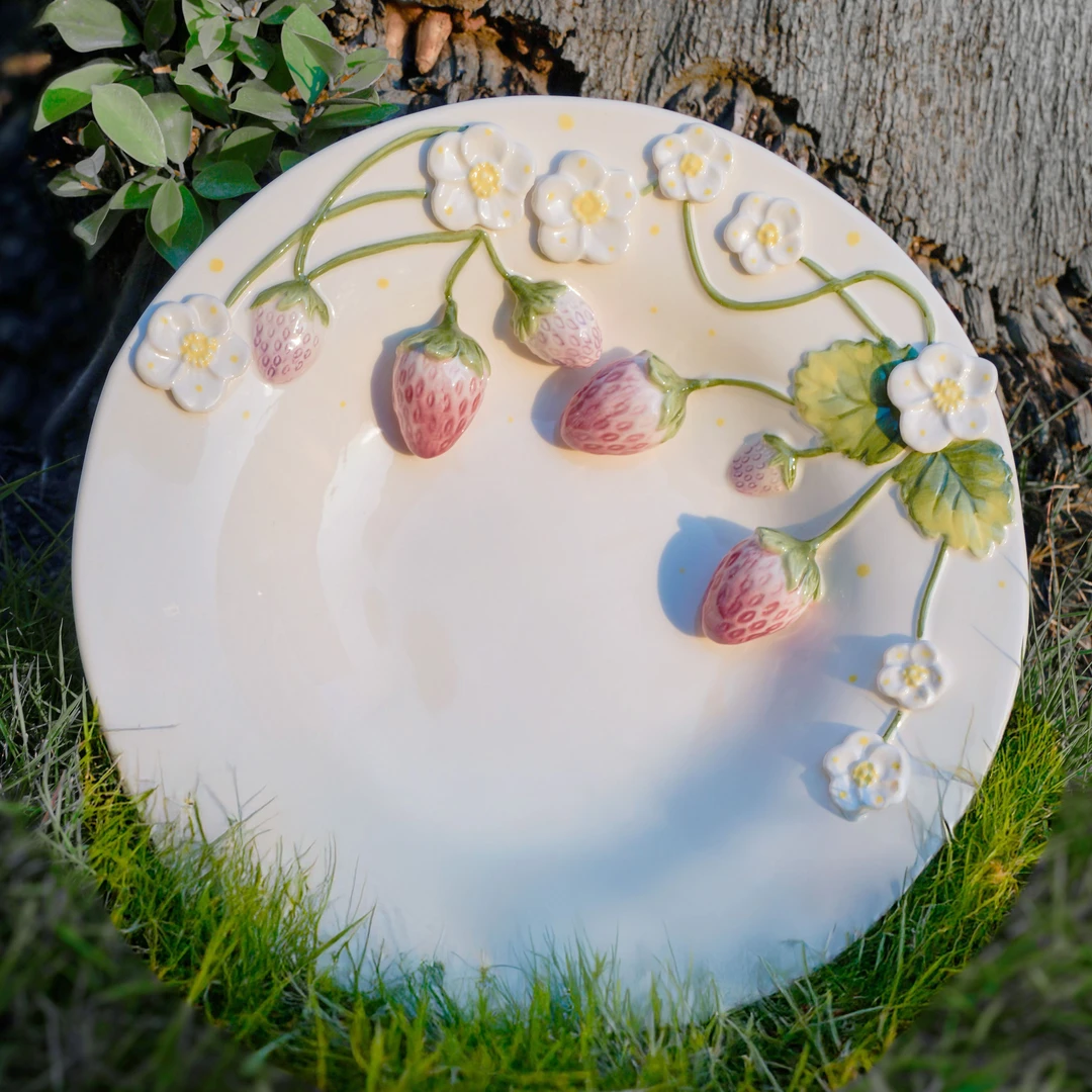 【草莓沙拉盘】10寸浮雕手绘陶瓷盘高颜值西餐盘深盘可进微波炉