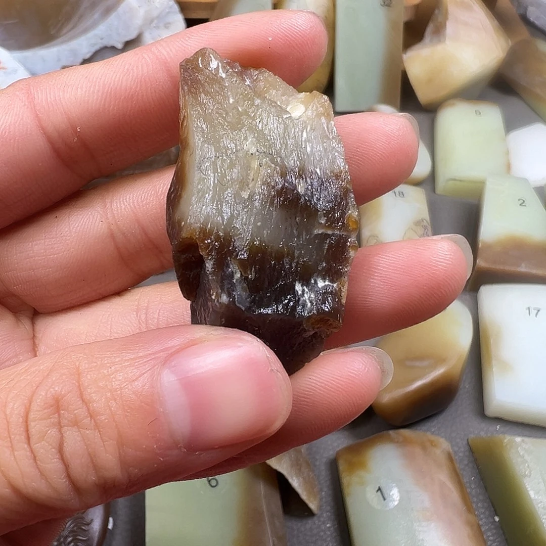 柴***任和田玉（糖玉）未镶嵌珠宝半成品