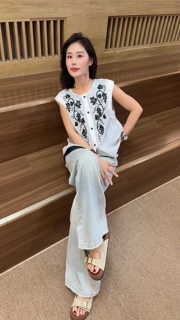 Miss Huo 刺绣马甲 A白色 9770