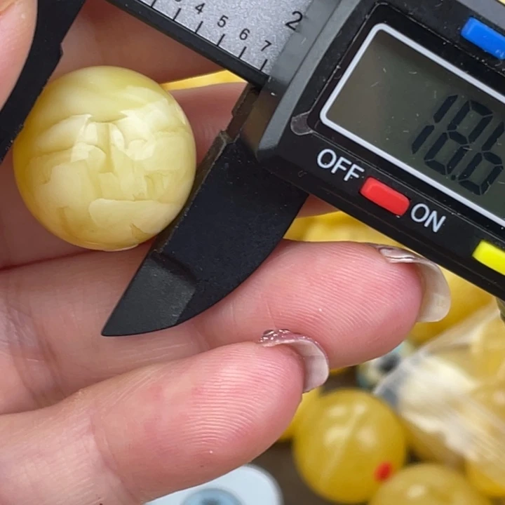 琥珀未镶嵌裸石384