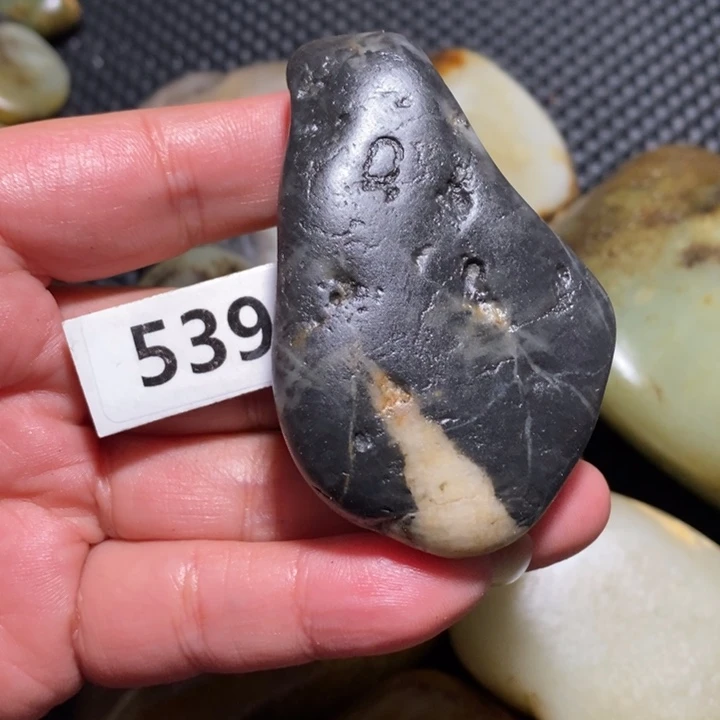 陈***长透闪石质玉未镶嵌挂件水石