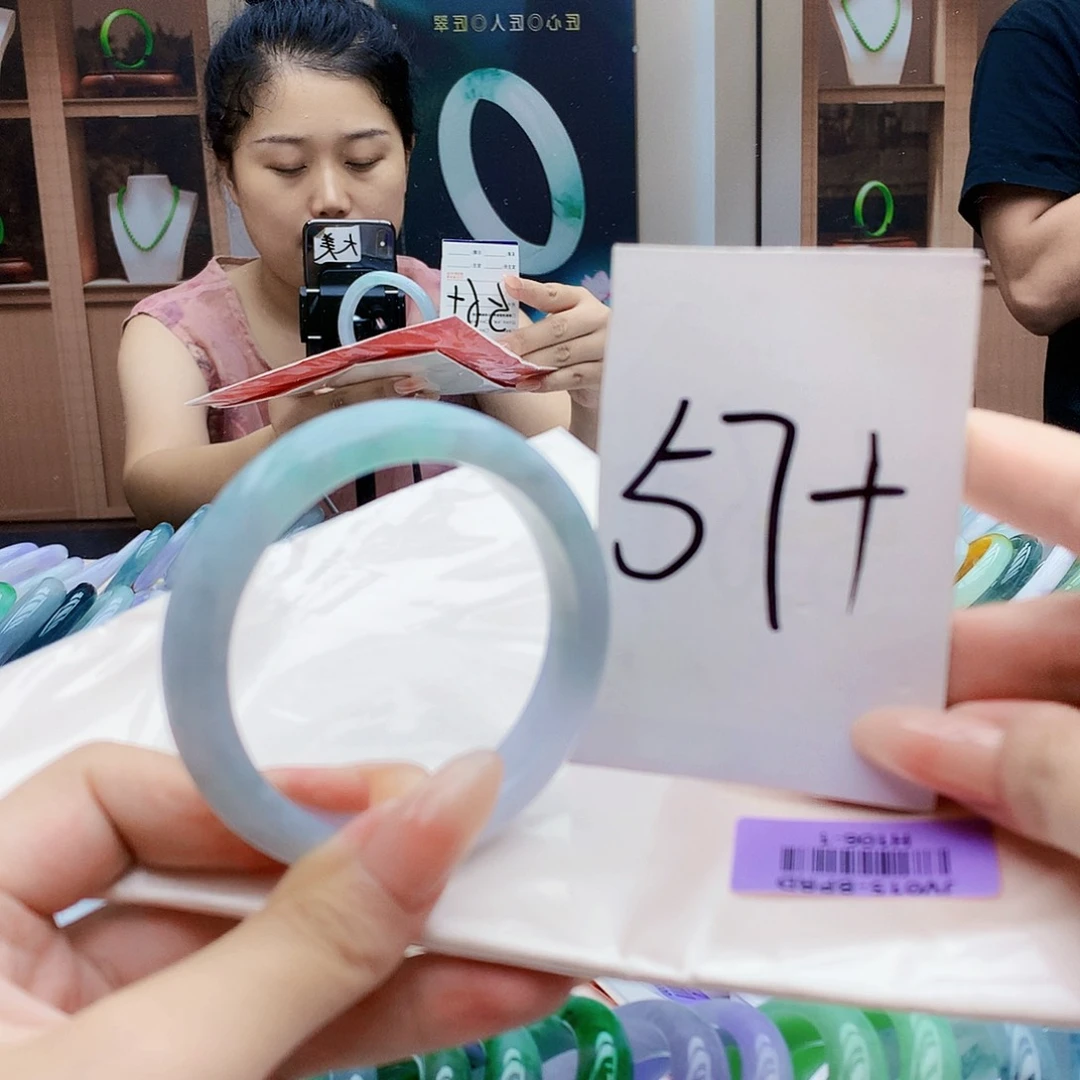 翡翠手镯未镶嵌000……