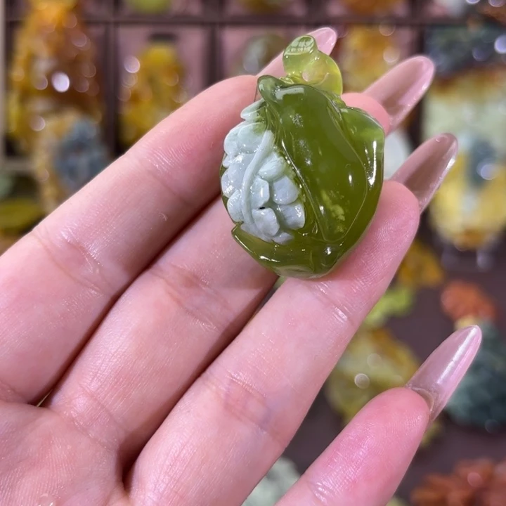 未镶嵌蛇纹石玉颈饰