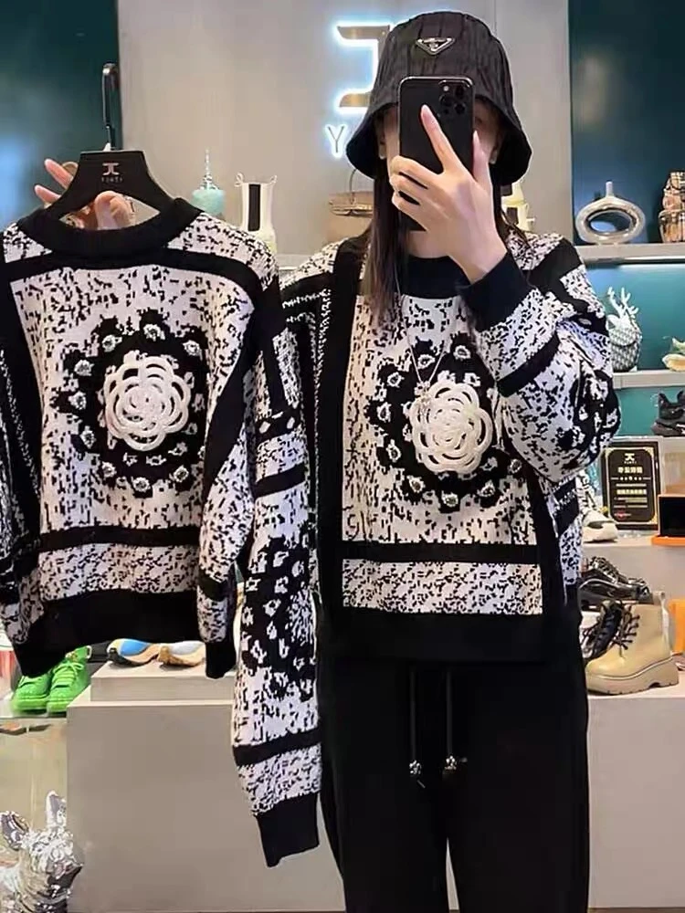 6669《山茶花》2024新款欧货圆领重工钉珠山茶花毛衣