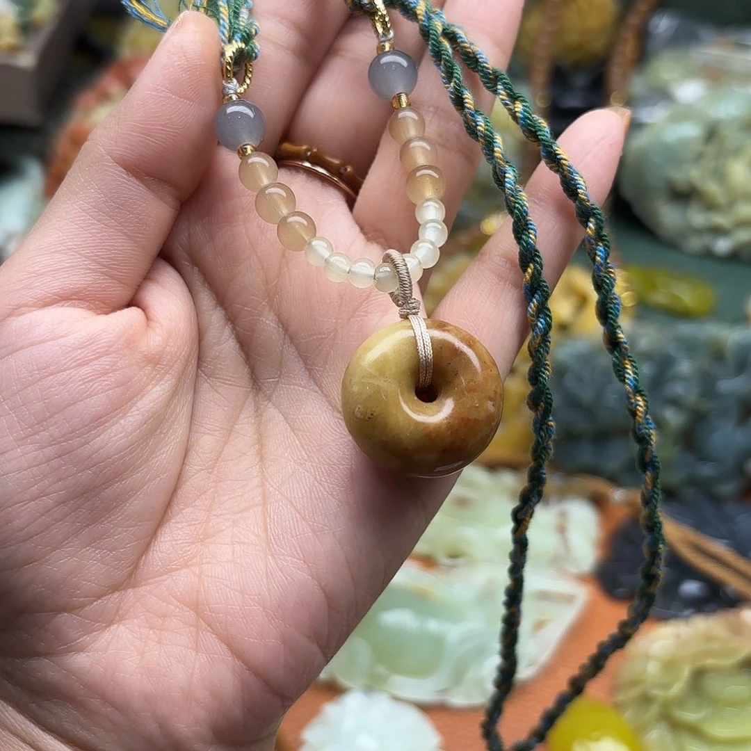 蛇纹石玉未镶嵌吊坠