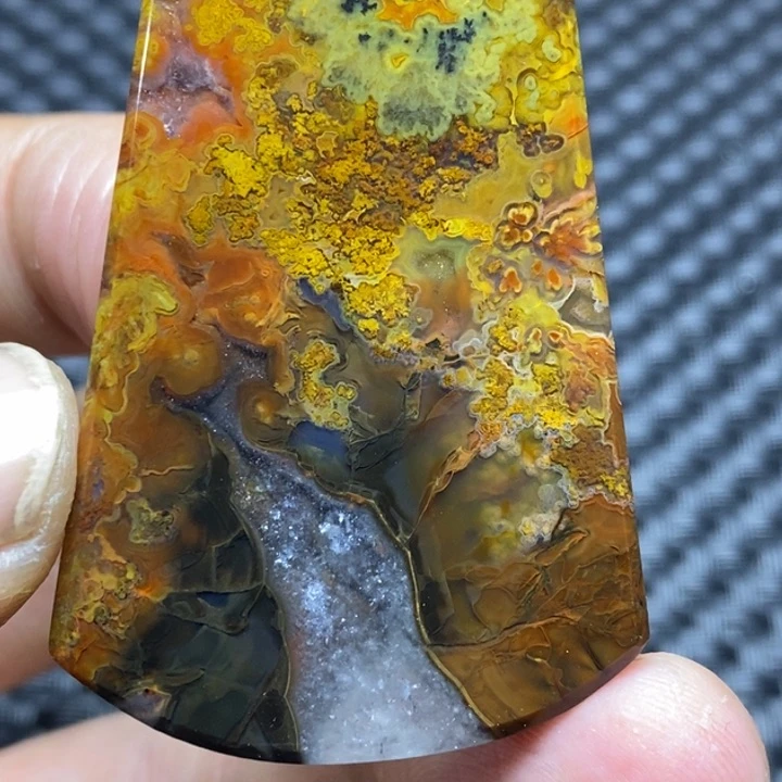 玛瑙/玉髓颈饰未镶嵌五*马