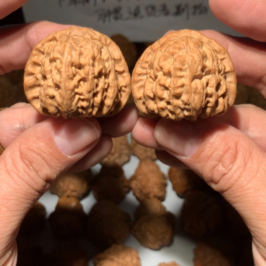 文玩核桃把件三角白