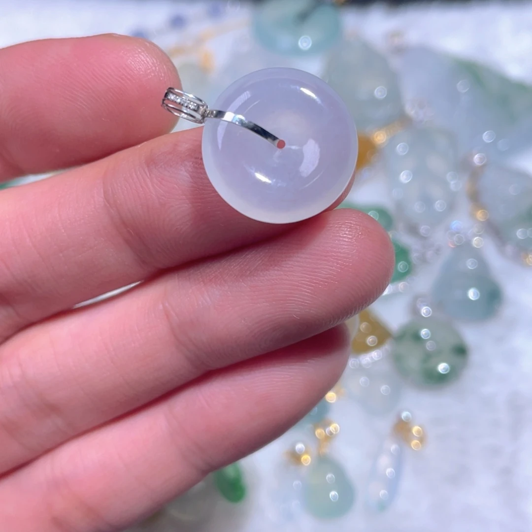 翡翠18K金镶嵌颈饰翡翠