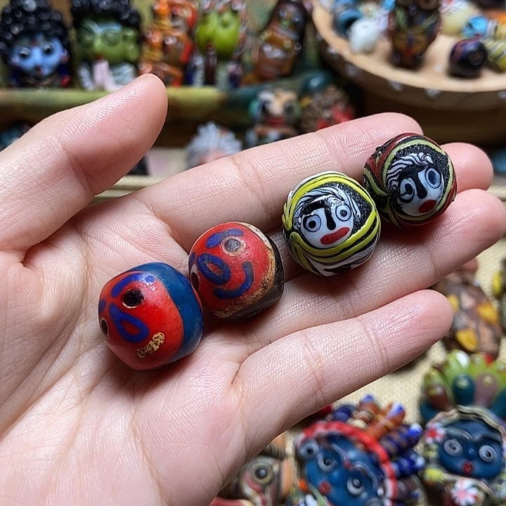 颈饰琉璃人面珠随机两个016