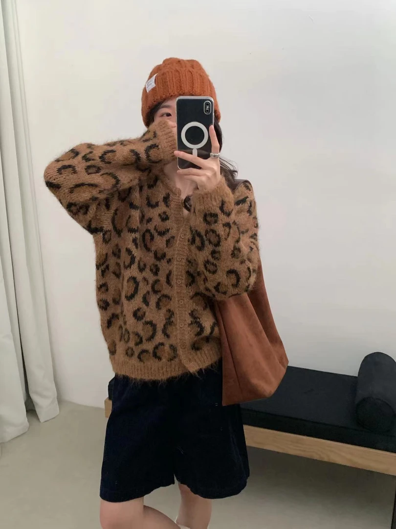2025秋冬复古保暖豹纹毛衣外套开衫宽松型女QW542
