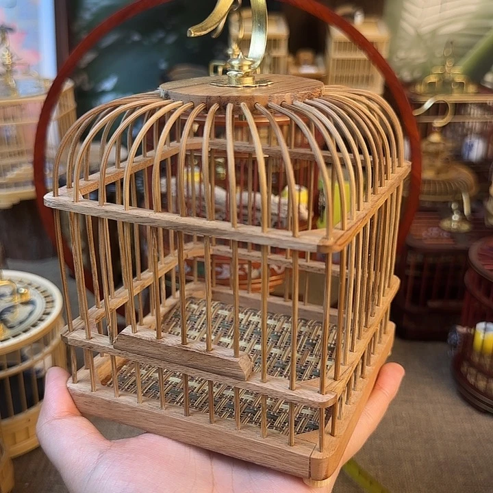 放漏大尺寸大叶黄花梨天圆地方只带垫子不带蝈蝈