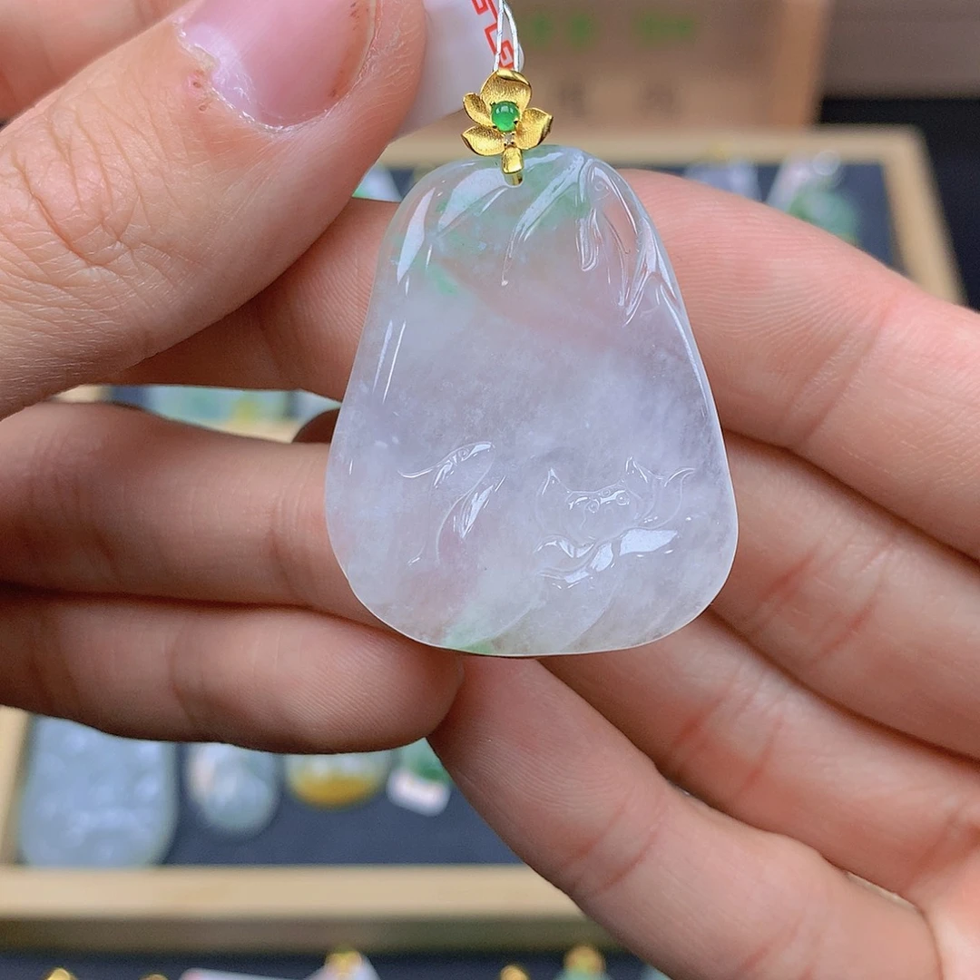 翡翠颈饰18K金镶嵌翡翠