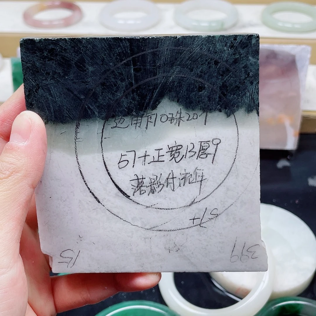 独山玉手镯未镶嵌定制