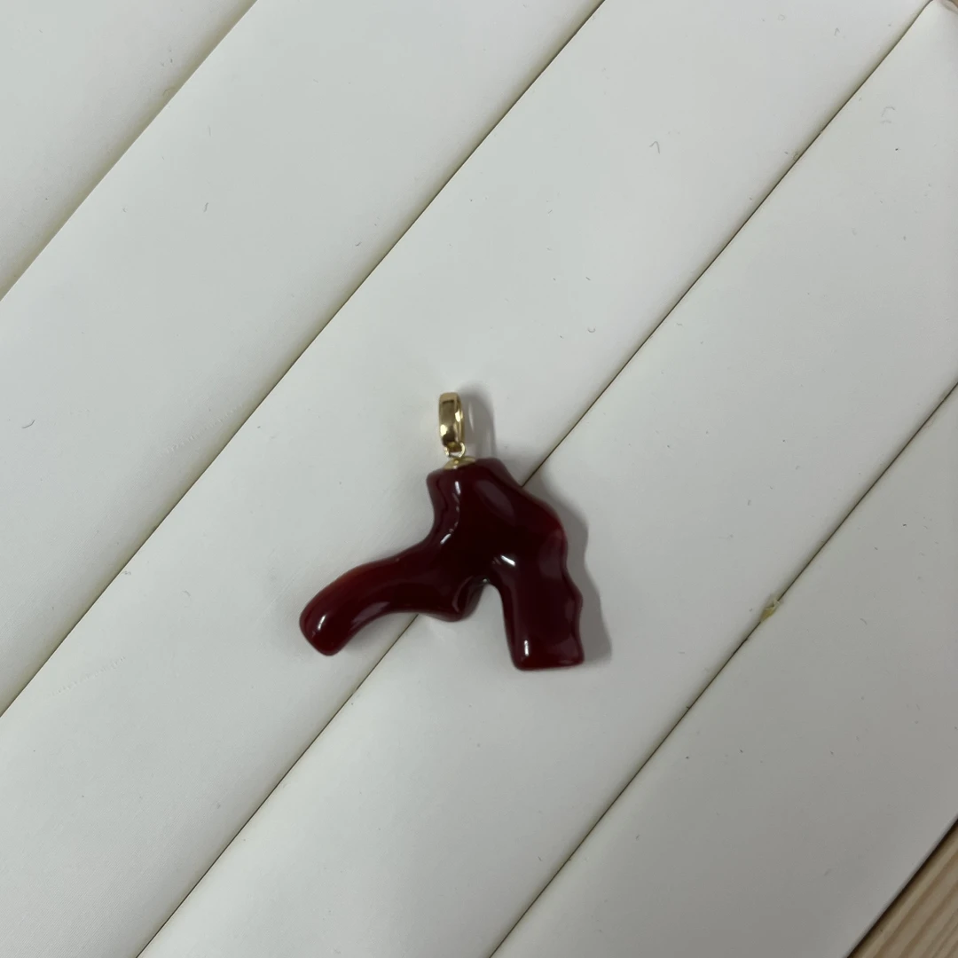 天然珊瑚日料黑牛血吊坠