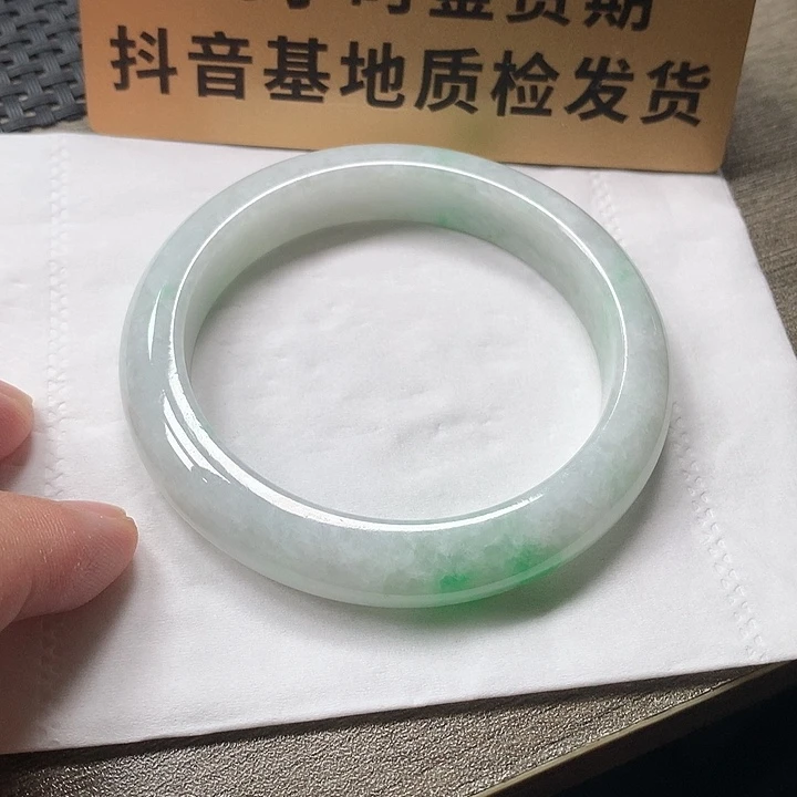 翡翠未镶嵌颈饰56.9瑕疵镯