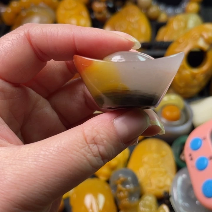 石英质玉吊坠(不含链)未镶嵌小**?