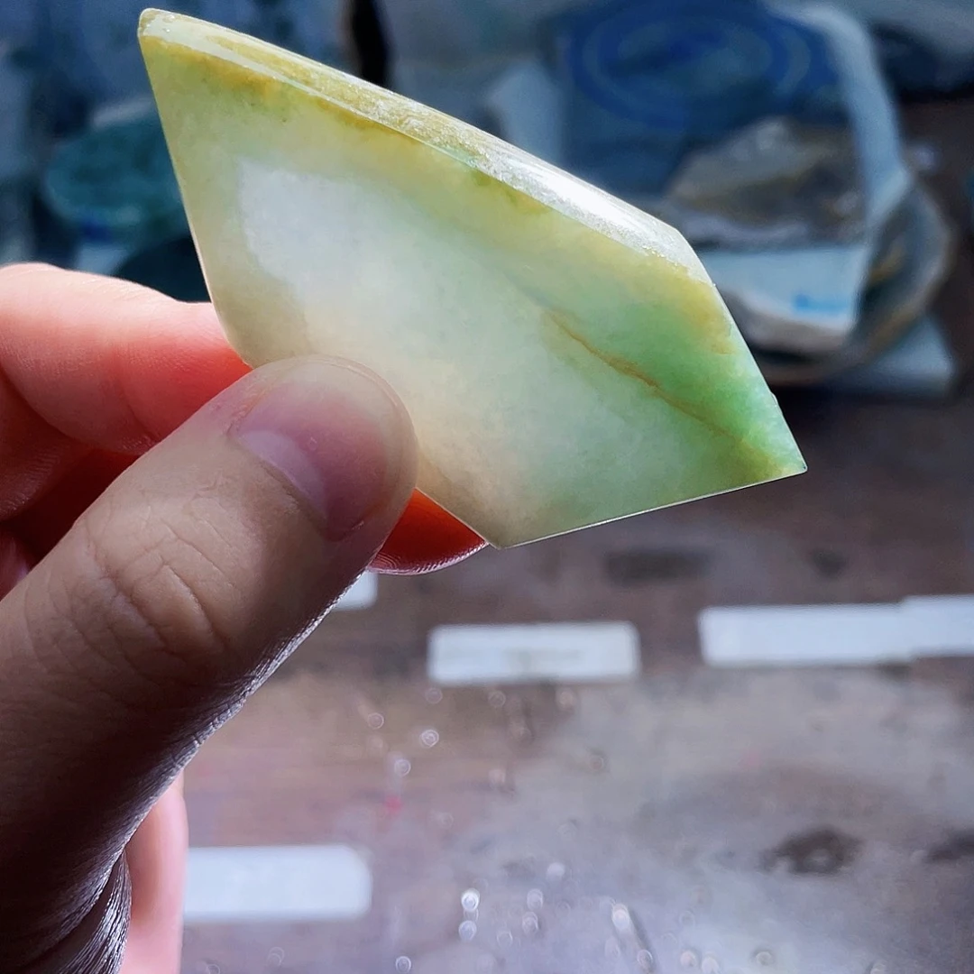 翡翠未镶嵌颈饰毛料12